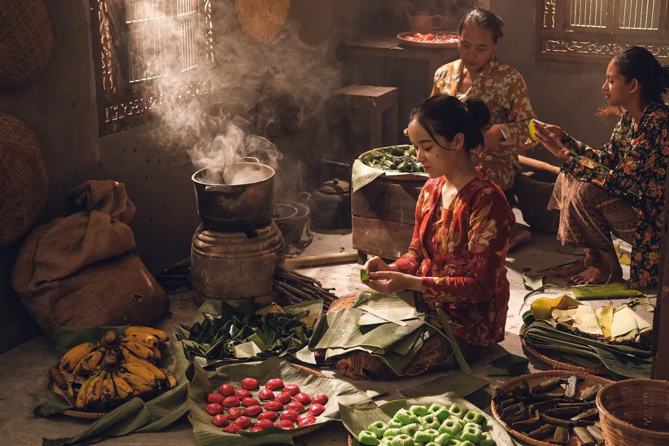 Khu bàn nhóm buổi tối
